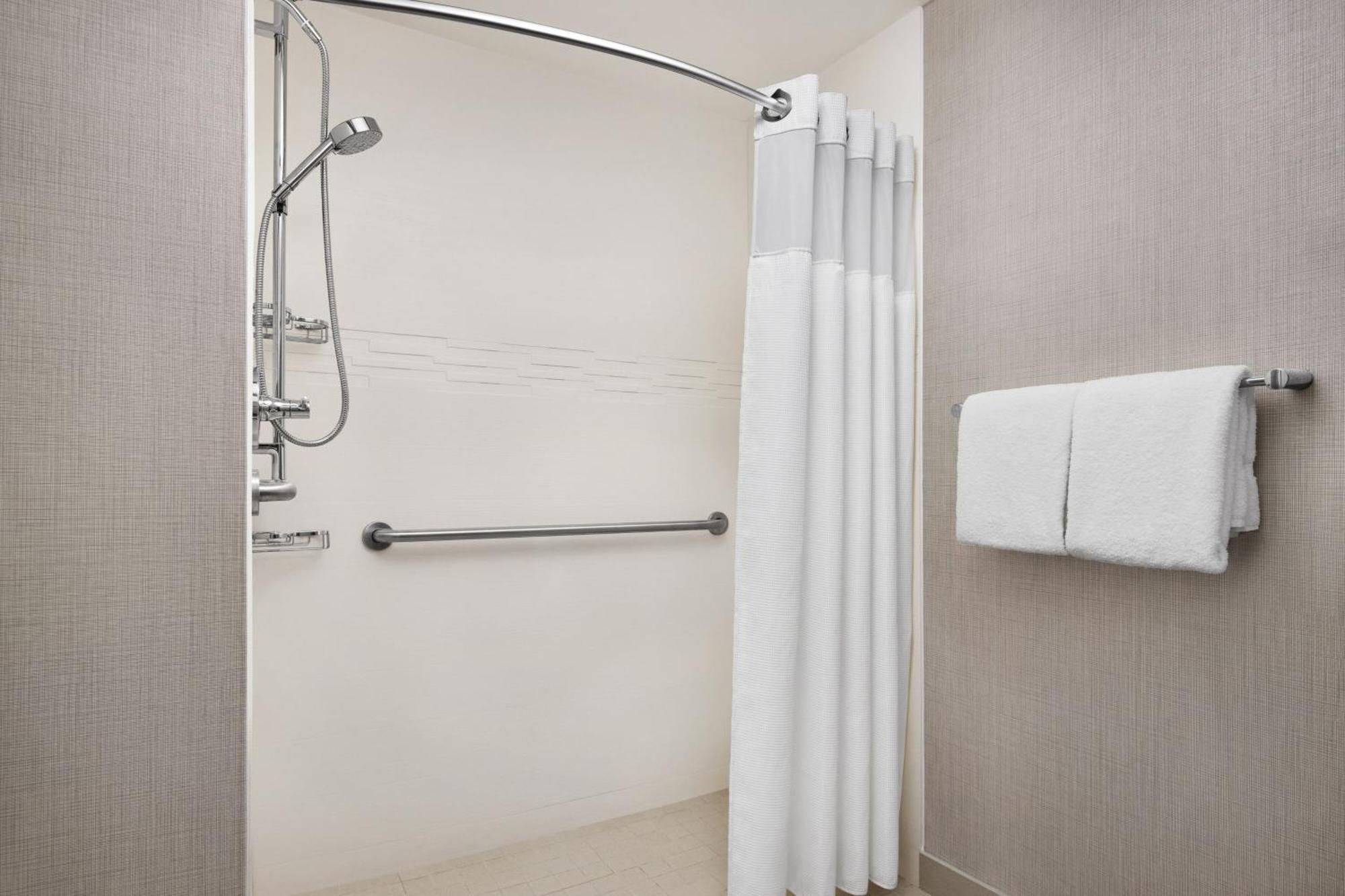 Residence Inn By Marriott Philadelphia Лангхорн Экстерьер фото